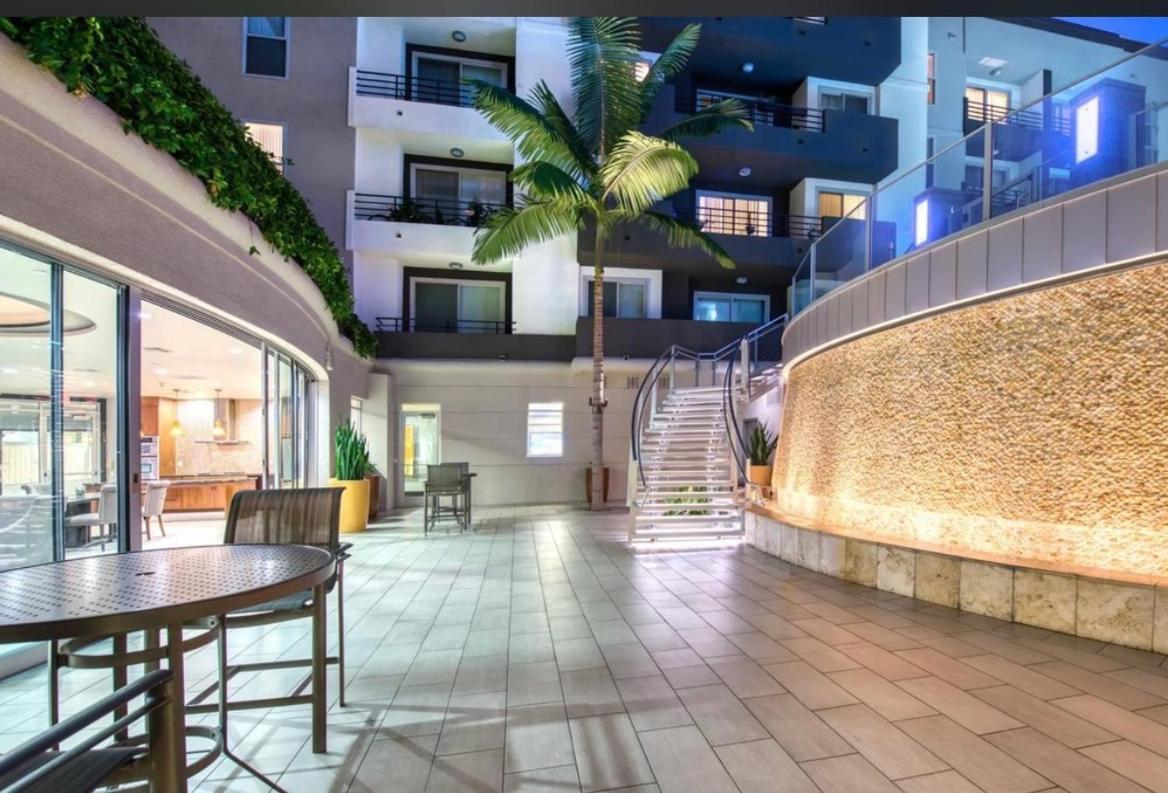 Spacious And With A Pool View Apartamento Los Ángeles